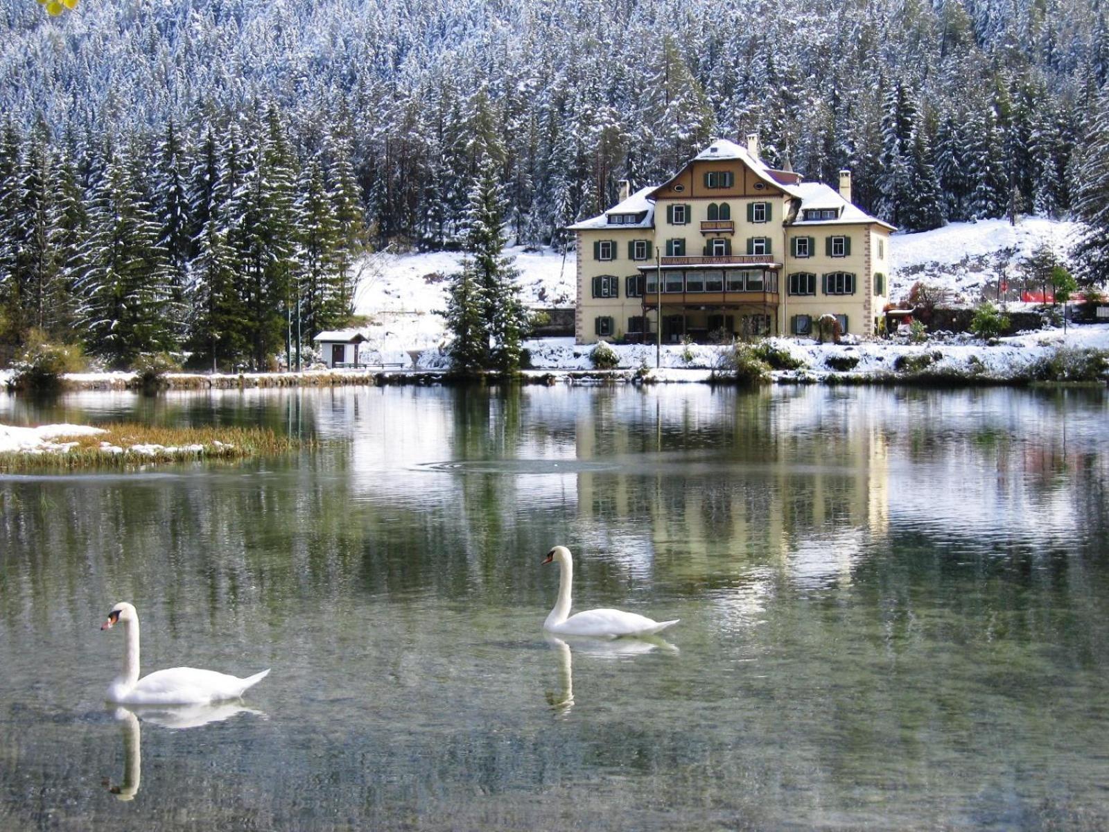 Hotel Baur Am See Dobbiaco Exterior foto